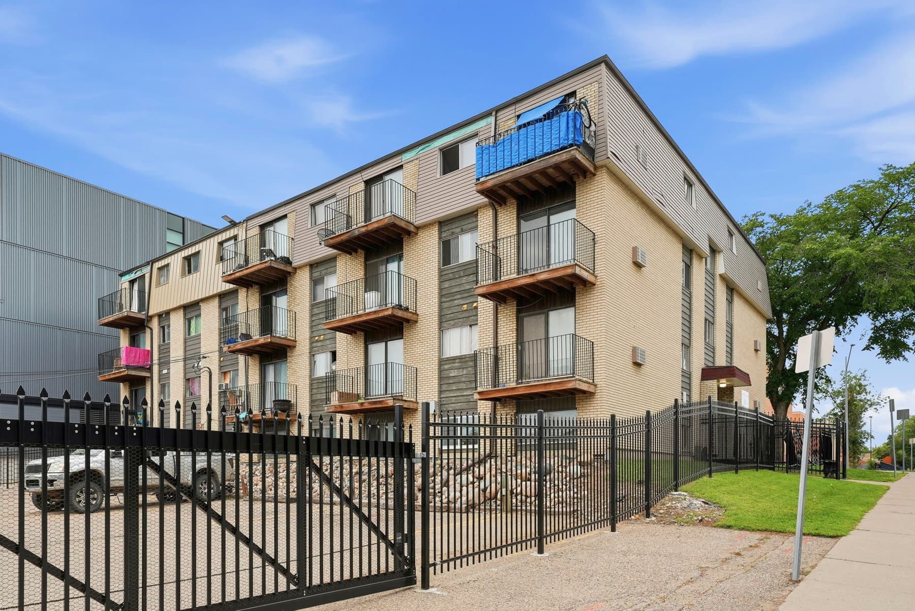 Avenue Apartments — photo 3