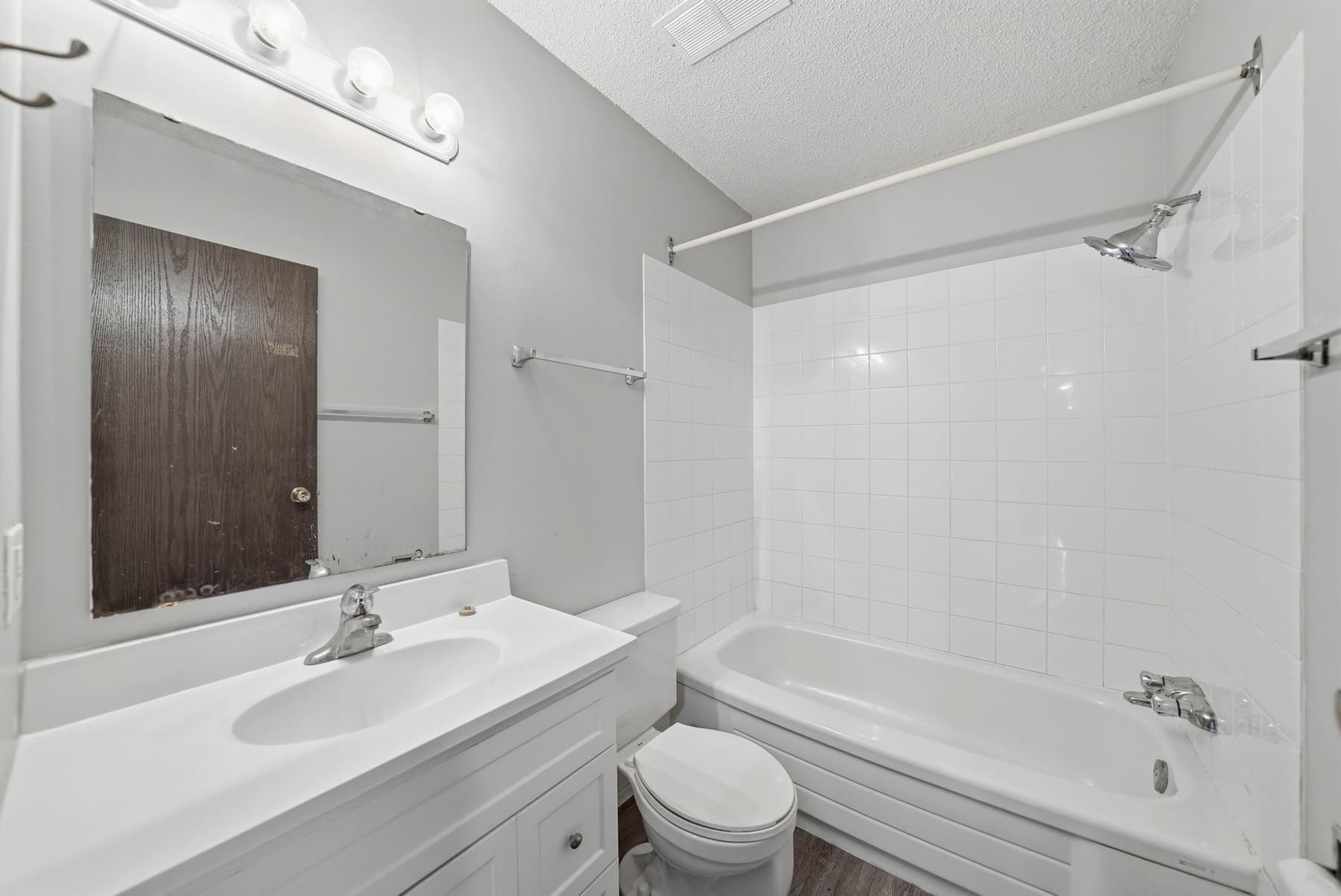Pinehouse Apartments — photo 4