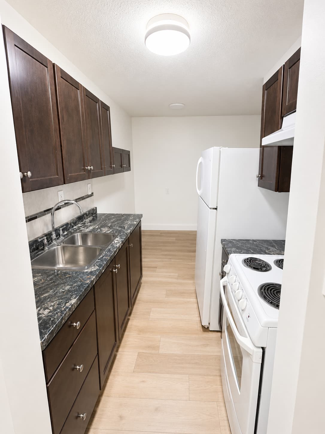 Westlynn Apartments — photo 2